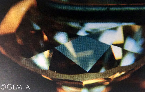 Sharp Facet Edges on a Diamond