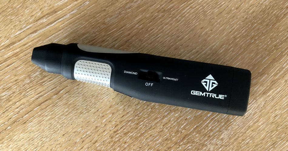 An electronic Diamond tester