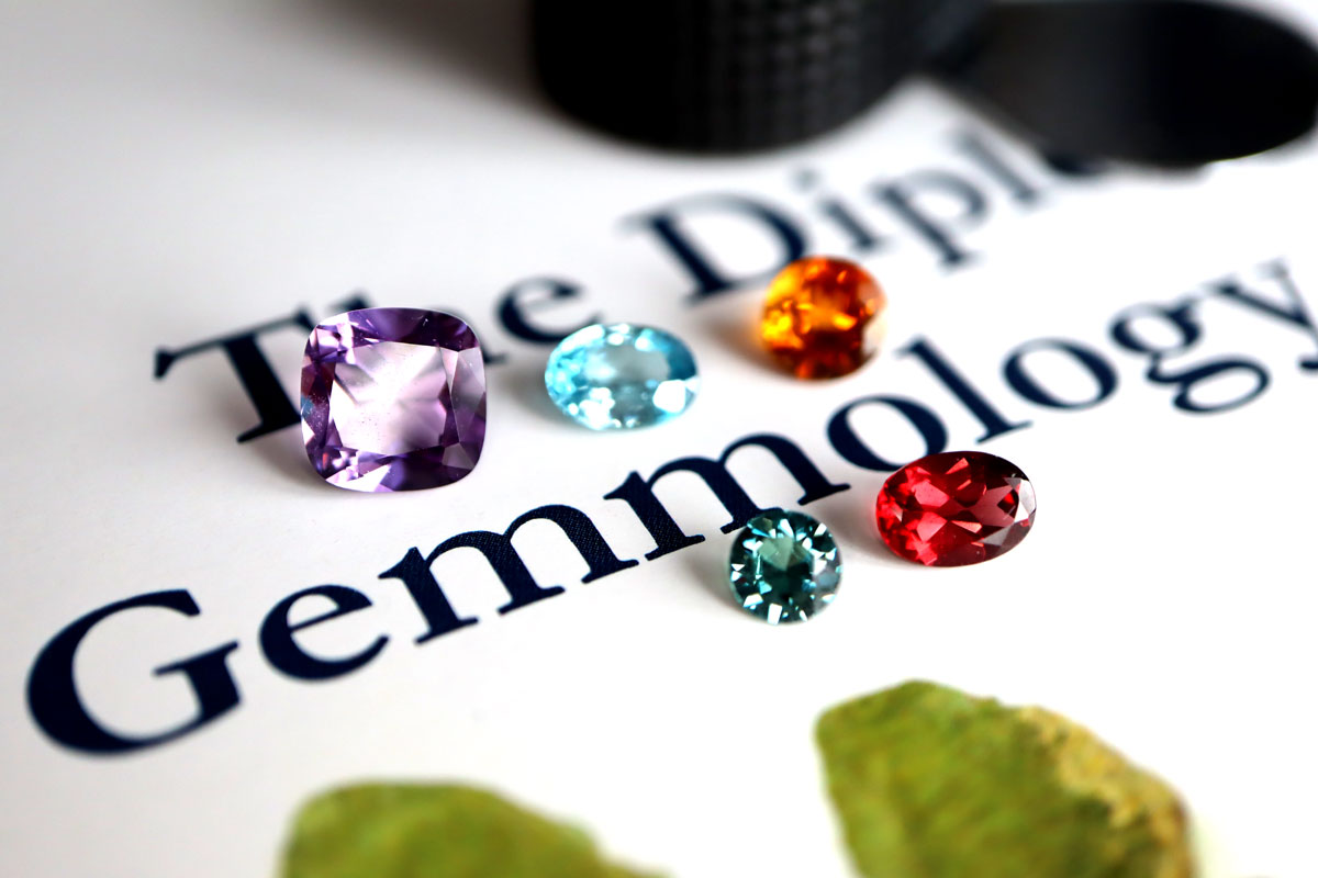 How To Become A Gemmologist